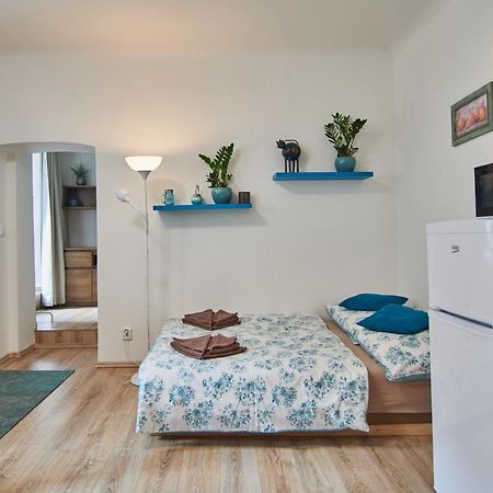 Nice Home To Stay At Prague Close To Castle With Terrace And Garden ภายนอก รูปภาพ